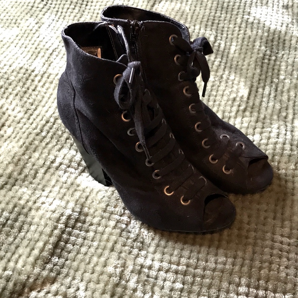 Black laced heels